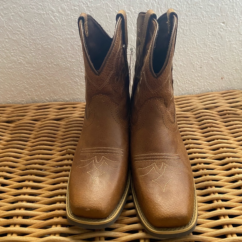 Justin Cowgirl Boots. NWT 6.5
